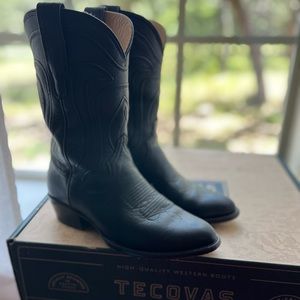 Tecovas Women’s Boots - The Jamie in black 6.5, but fits more like a 7